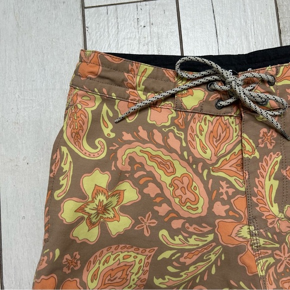 Vissla Men’s Vagabond Board Shorts Paisley Floral Print Size 28 Pockets - Picture 2 of 7